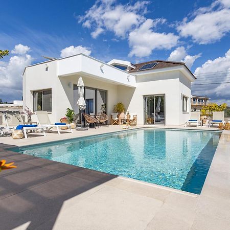 Villa Pacy Agios Theodoros Екстериор снимка